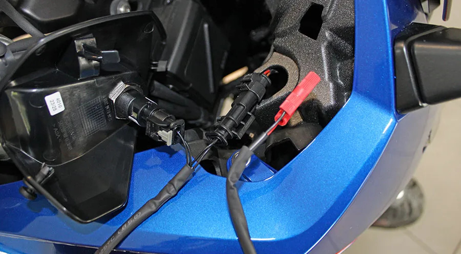 Cable de conexión para dispositivo adicional para toma de 12V